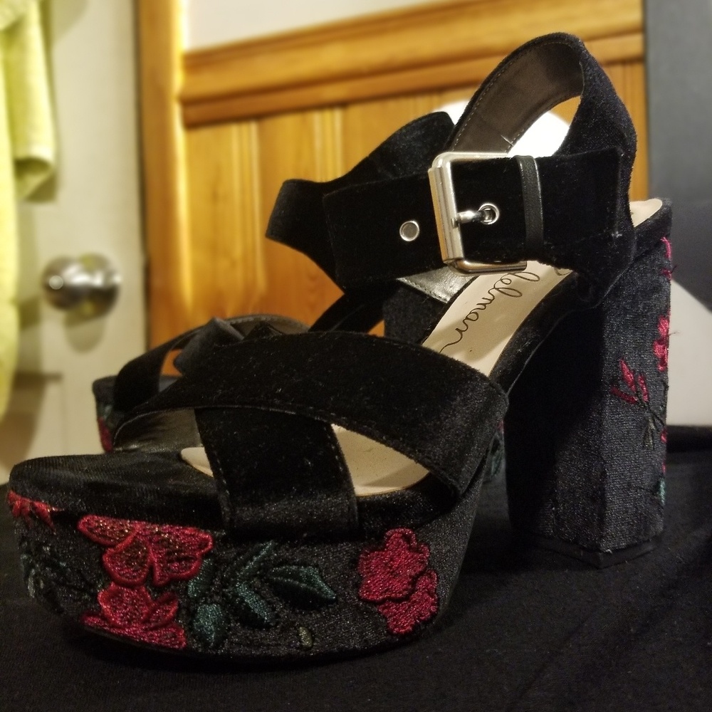 Libby Edelman Marcy Heels w/Floral Embroidery